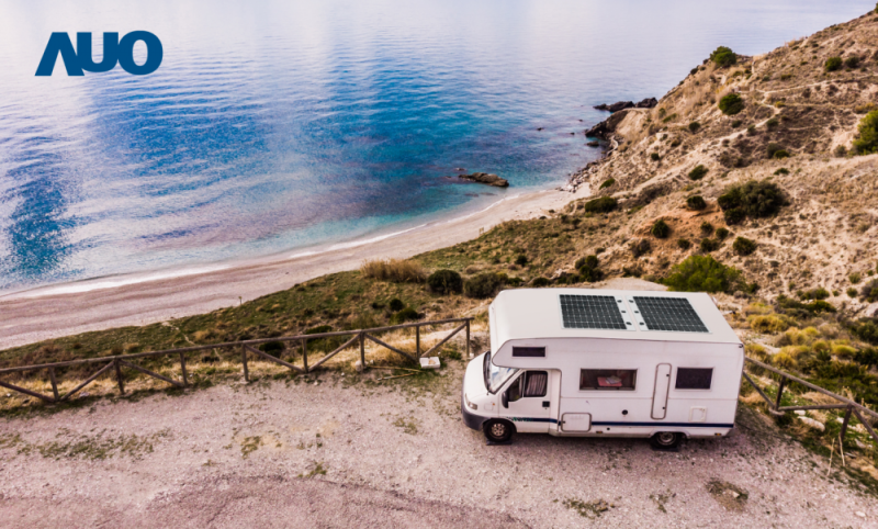 「可撓輕量化太陽光電板SunCurva」使用輕量特殊耐候型複合板取代傳統太陽能板的玻璃前板，不僅降低70%重量，每米平方僅3Kg；具有抗衝擊性能及通過電磁相容性測試，可應用於交通運輸工具，如露營車、遊艇等